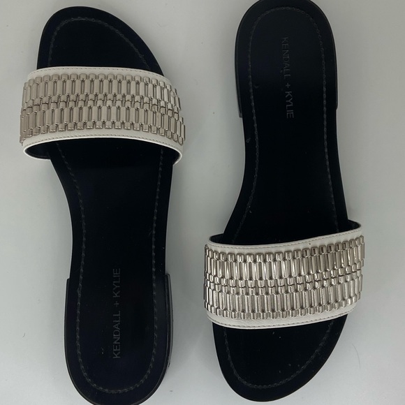 Kendall & Kylie Sandals - Picture 3 of 4